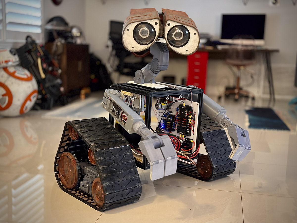 Wall-E, BB-8, Grogu and more IRL! - exhibit detail 9